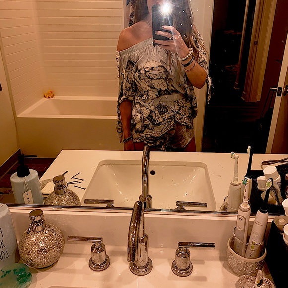 New condition 2 piece set from LF - Picture 1 of 6